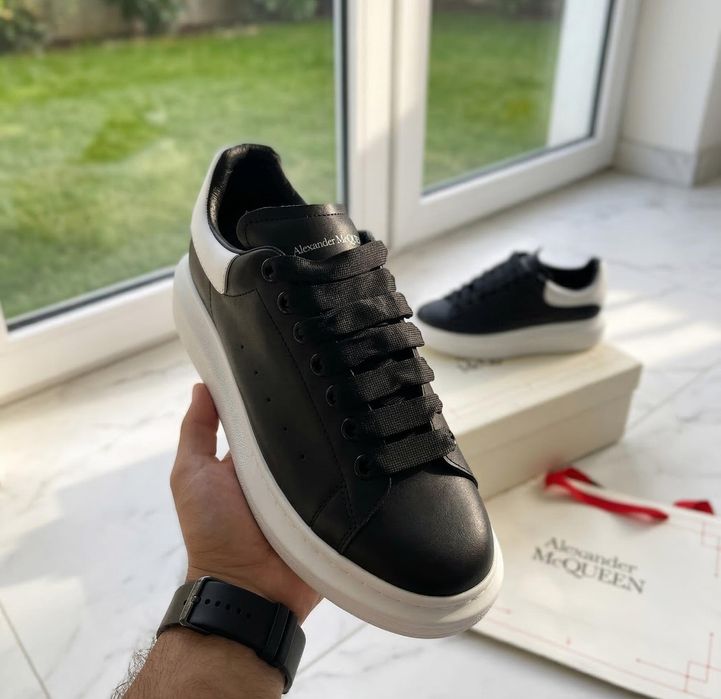 Adidasi Alexander Mcqueen Negru Alb Premium