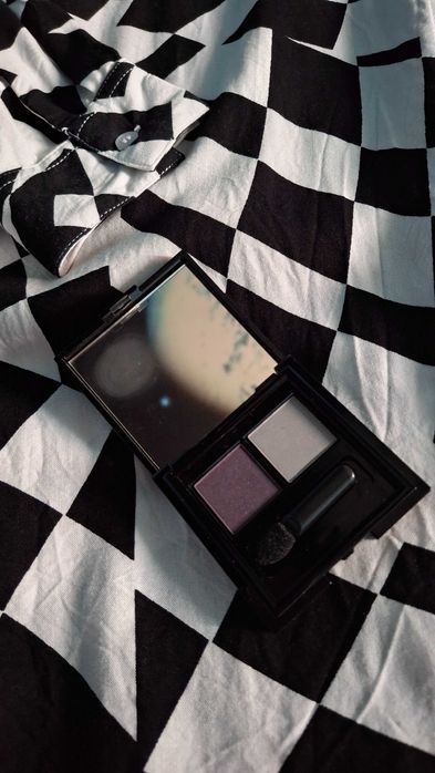 Дамска риза L с подарък сенки за грим