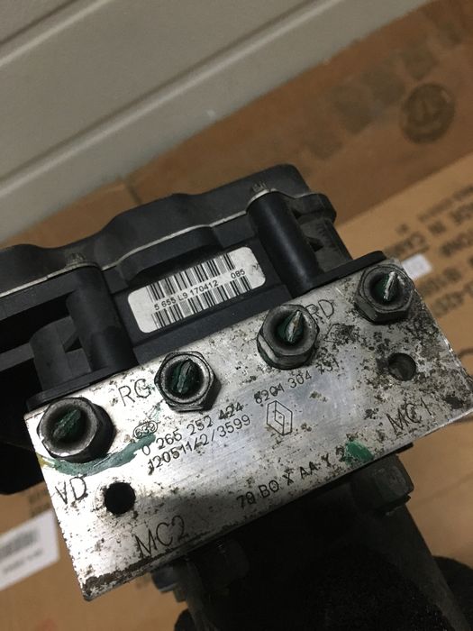 Pompa ABS Dacia Duster cod 0265252424 8201304731