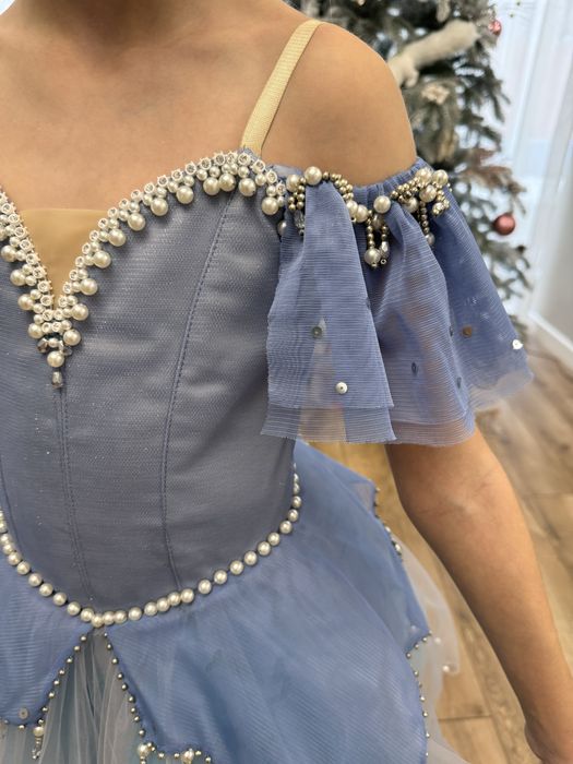 Продам платья, на возраст 6-8 лет