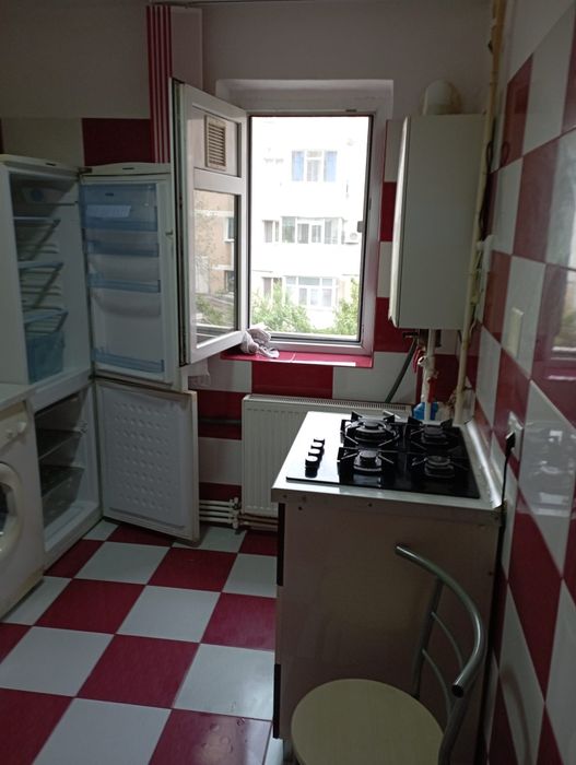 Închiriez garsoniera