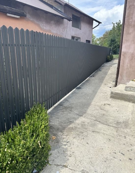 Executăm garduri din șipcă metalică sau din plasă bordurată
