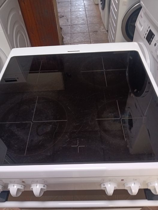 Свободно стояща печка с керамичен плот Gorenje с 2 години Гаранция!