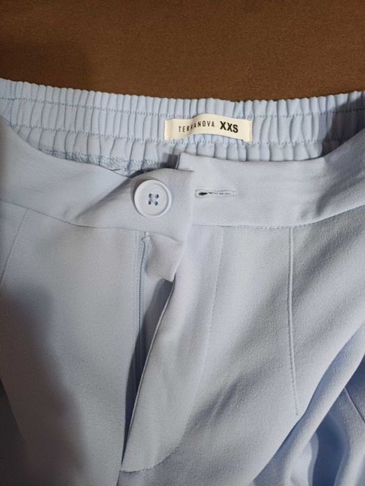 Спешно продавам  костюм, два пъти е носен. Отлично състояние.