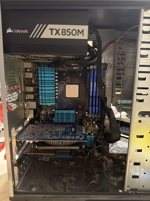 PC AMD FX 8350 NVIDIA GeForce GT 730 2GB DDR3 16GB ram 1600mhz sursa Corsair TX850M Gold