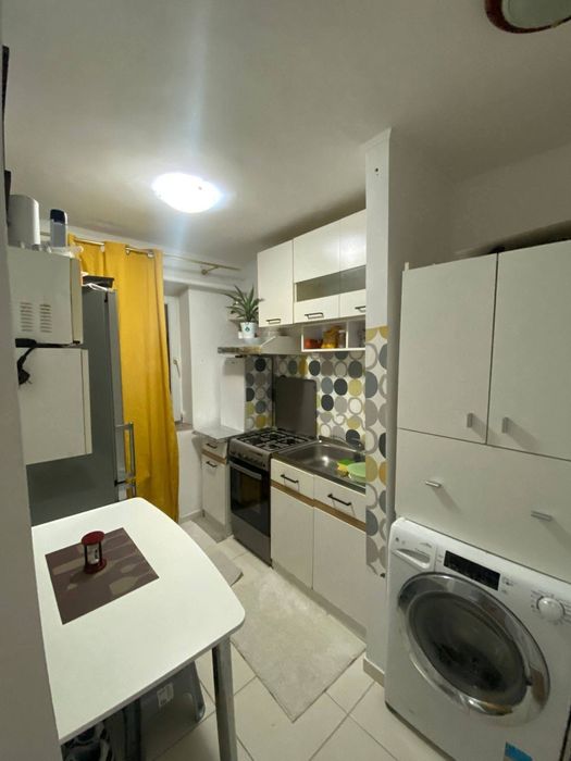 Închiriez apartament cu două camere zona Tomis Nord , recent renovat și mobilat. Fără animale de companie. Zonă liniștită