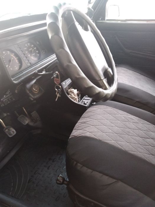 Val Lada 2107 yurib turgan moshina