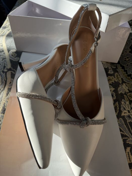 Продам женские туфли