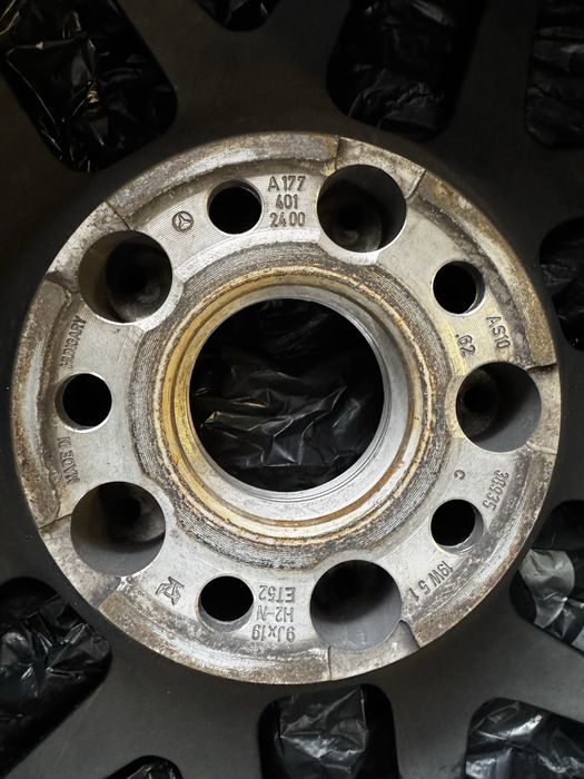 Оригинални Mercedes AMG 19” ковани джанти спорт пакет капачки емблема