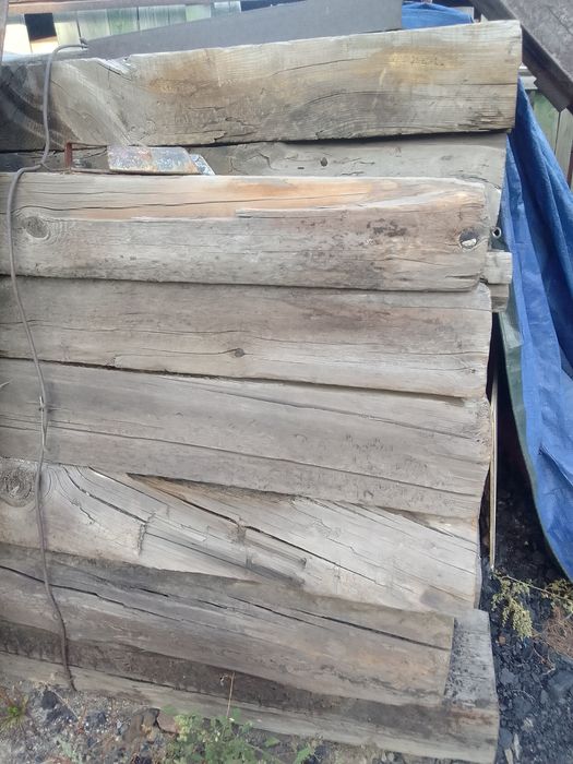 Продам шпалы хорошие для стройки  52 штук