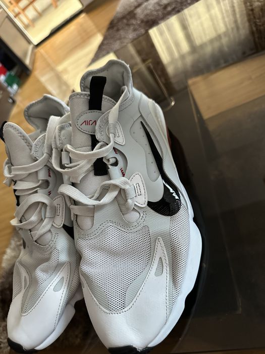 Vand doua perechi adidasi nike