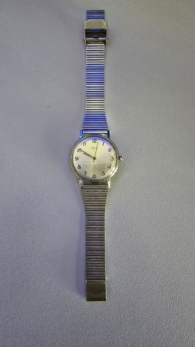 Продам часы Луч механика