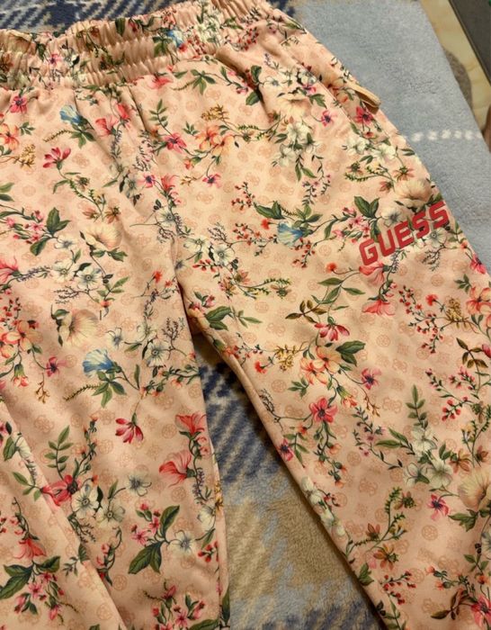 Нови Guess оригинален клин и панталон