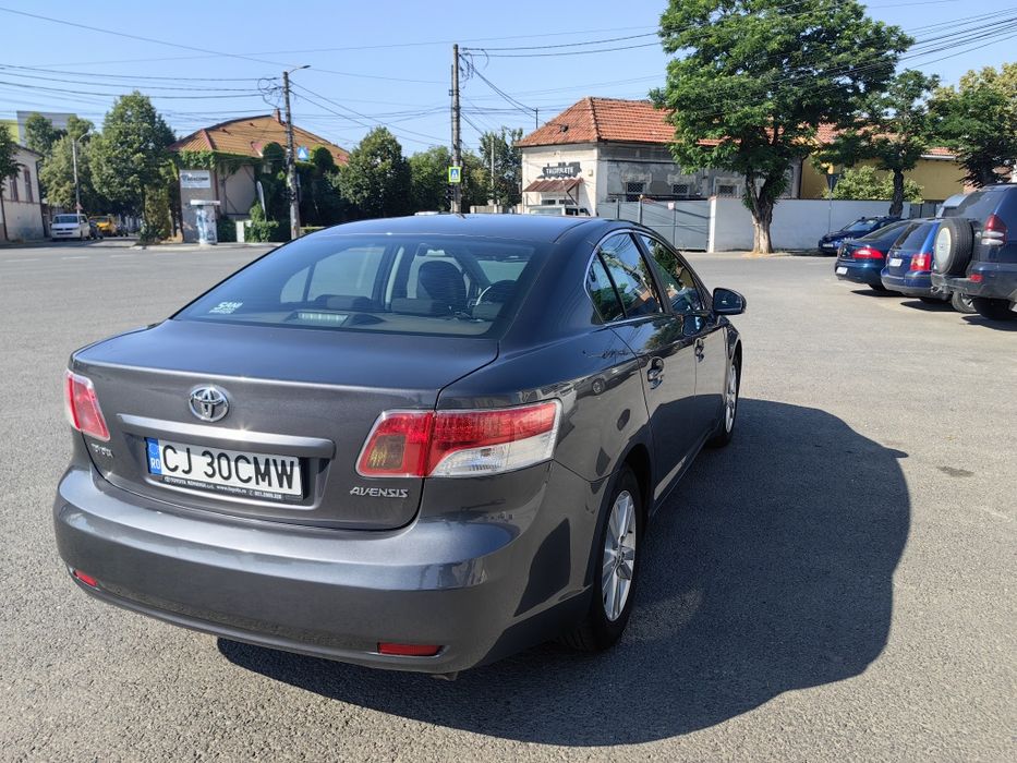Vând Toyota Avensis T27 sedan 2.0  D-4D