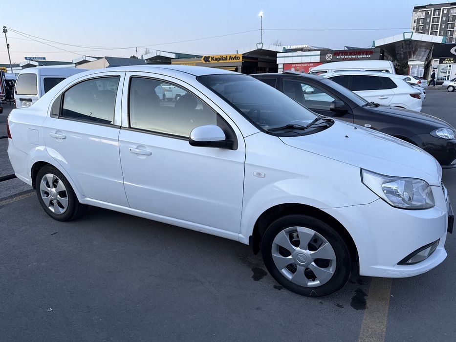 Nexia 3 aftomat srochna sotiladi benzin gaz