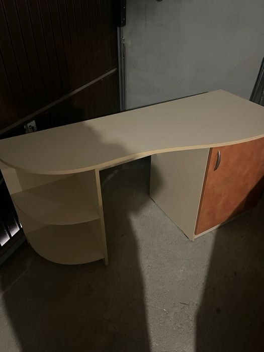 Бюро и маса + подарък столиве