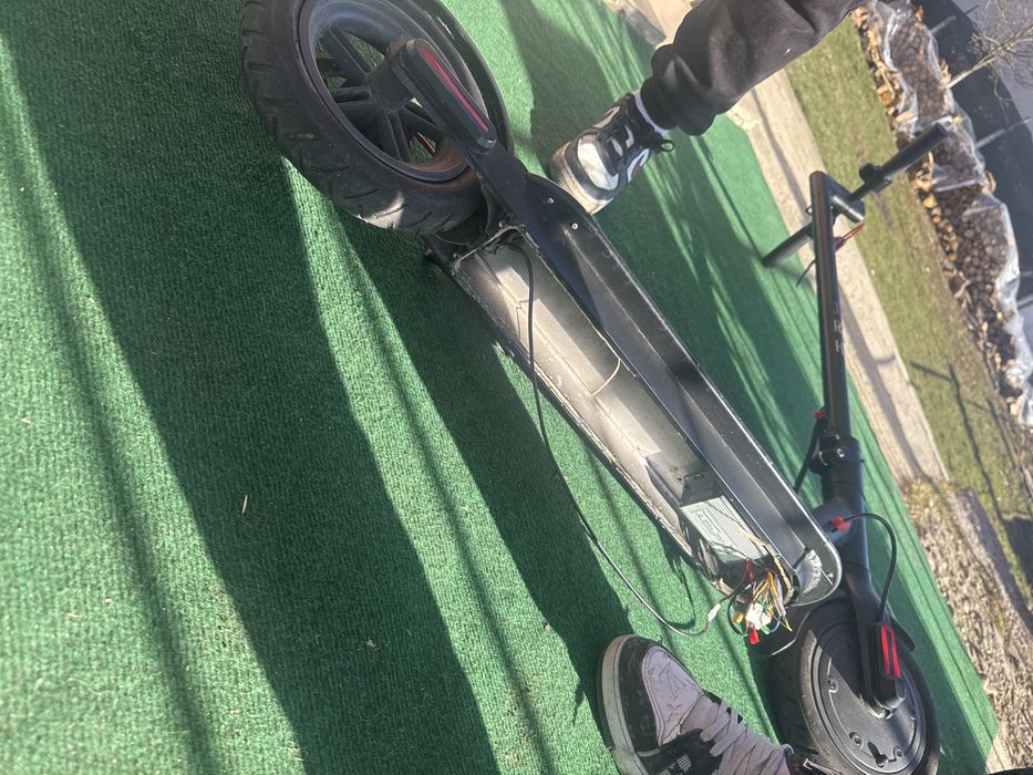 Vând trotineta jrh viteza maxima este de 35 km