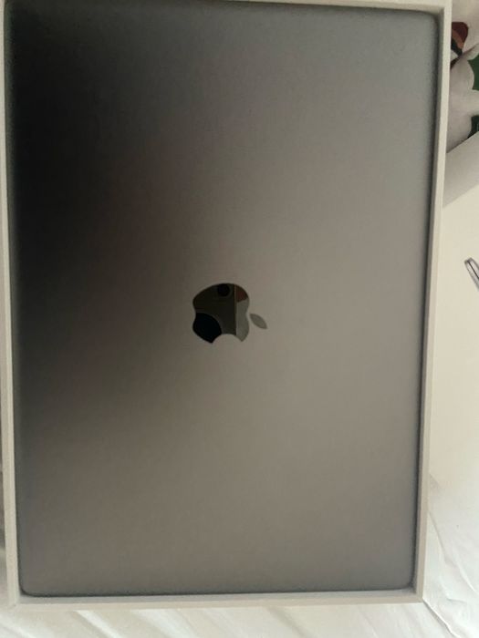 Mak-Book  M1  leptop aproape nou