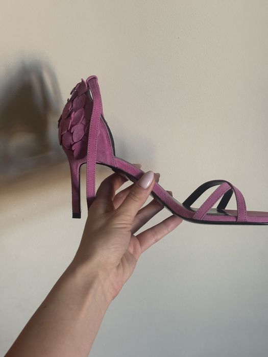 Обувки на ток от Ingiliz