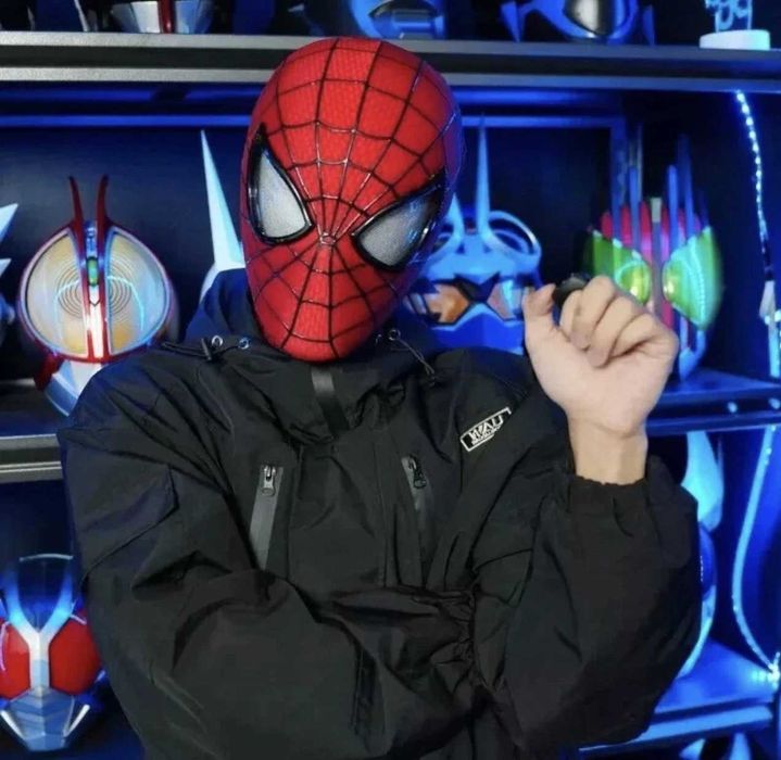 Реалистична Маска Спайдърмен Марвел с мигащи светещи очи дистанционно