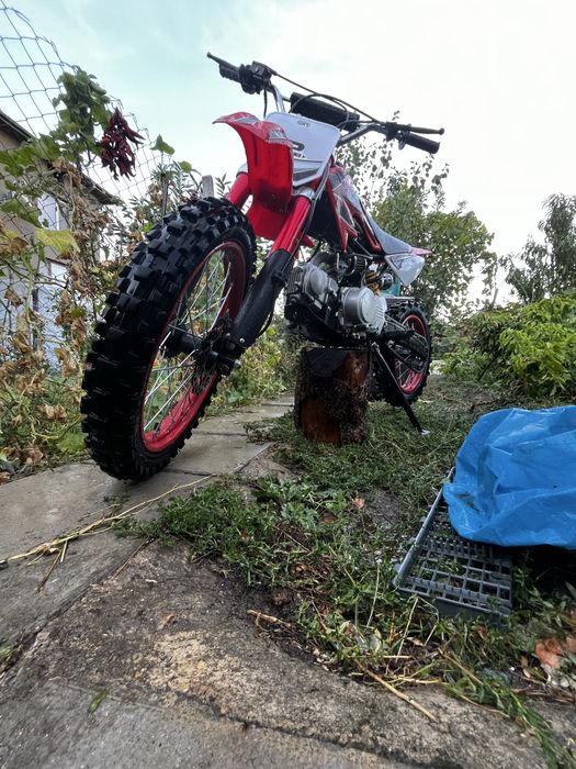 Продавам мотор 125cc пълен крос джанти 16ки за дете от 10 до 11 години