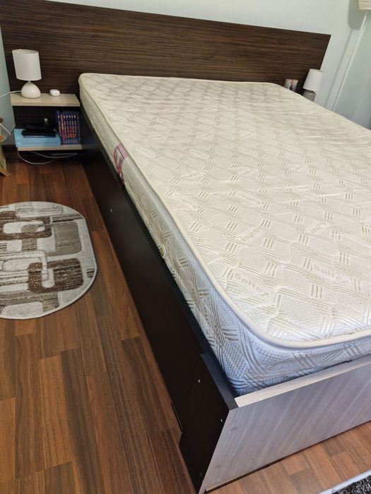 Pat dublu ,cu saltea .