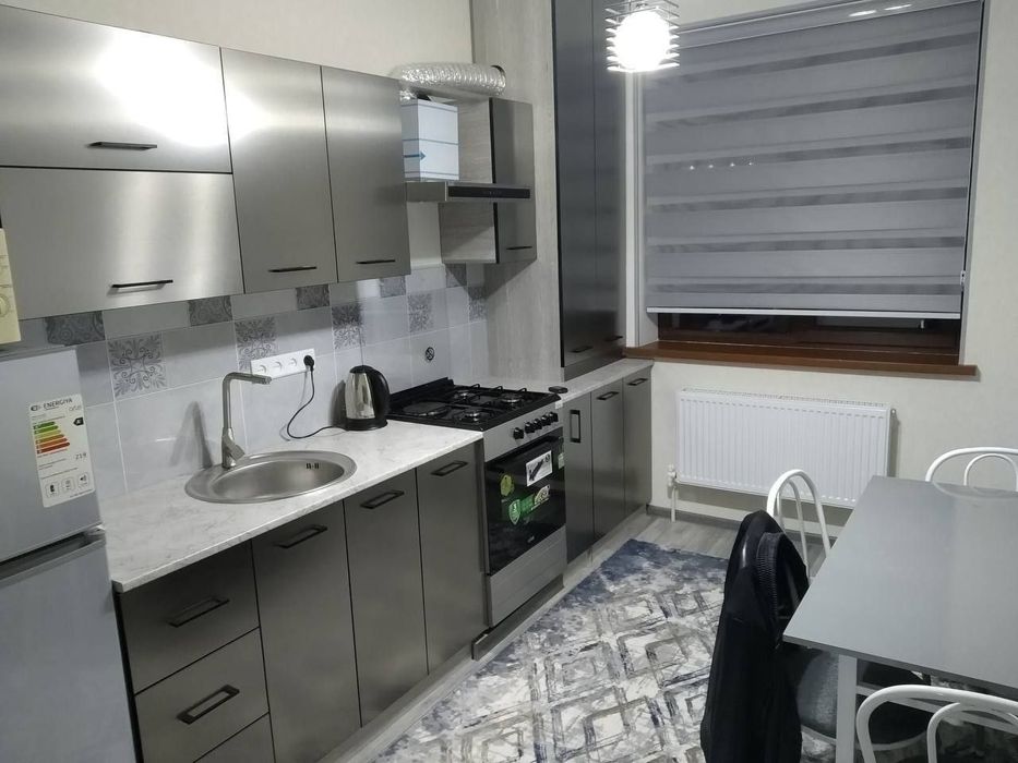 Mirzo Ulugʻbek tumani Buyuk ipak yoʻli metrosi oldida 2xonali kvartira