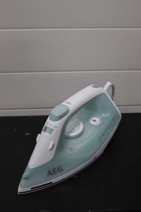 Парна ютия AEG DB 1740LG с индикатор за остатъчна топли 2400W