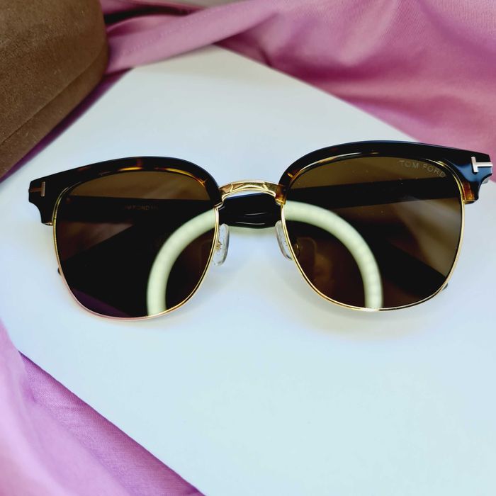 Солнцезащитные очки.