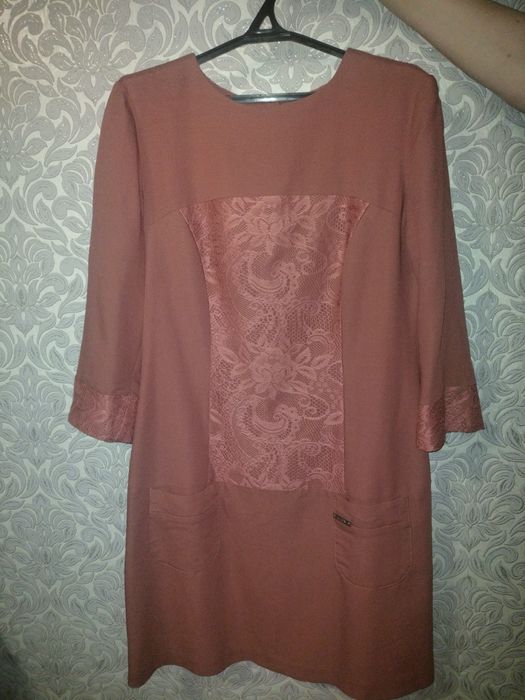 Продам женские платья