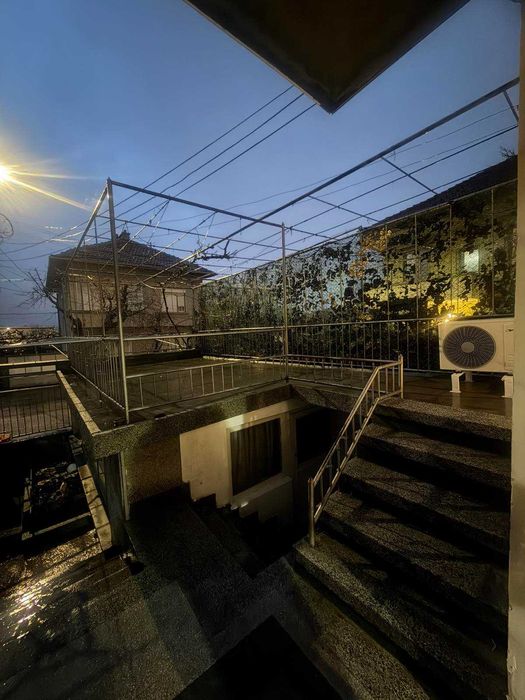 Етаж от къща - под наем, Широк център