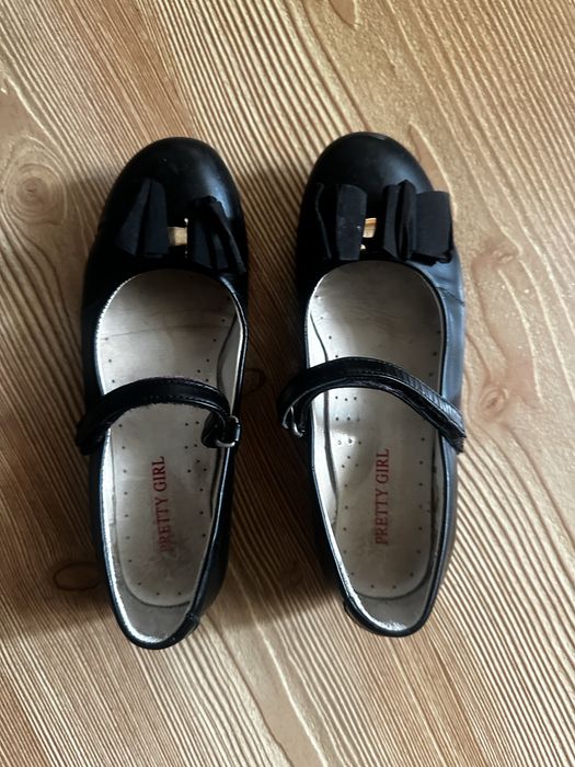 Кожаная школьная кроссовка и туфли