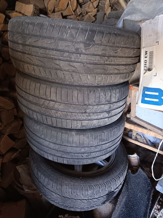 Продавам гуми за опел, с джанти те летни са, стават за още един сезон
