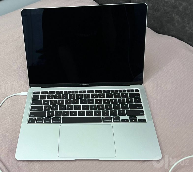 Sotiladi: MacBook Air 13" M1 Silver (8/256) — Ideal holatda