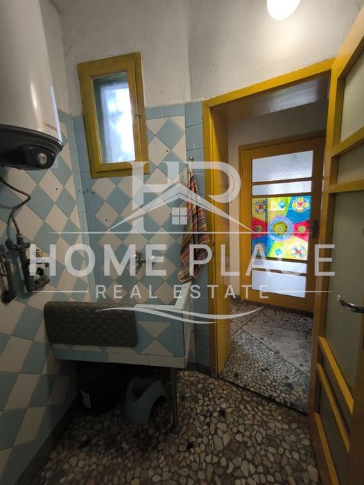 Етаж от къща  в централната част на град Варна.