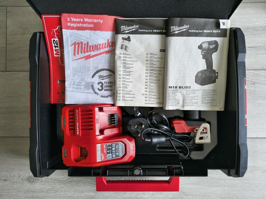 Scule profesionale Milwaukee 18V