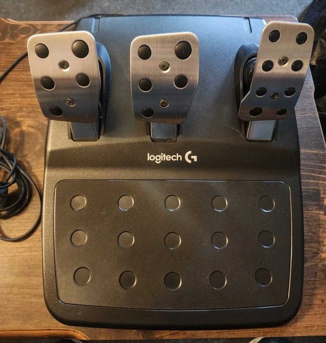 Волан Logitech g29 със скоростен лост