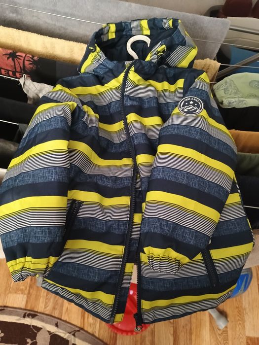 Продам детскую куртку