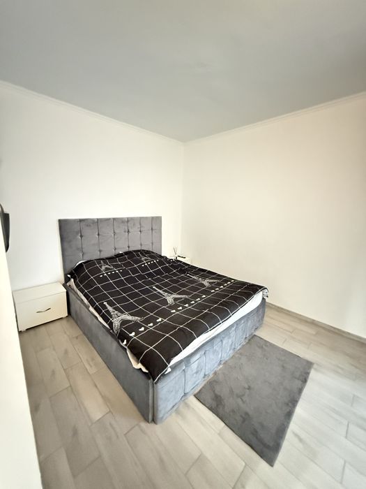 Vand apartament cu doua camere , zona Velenta