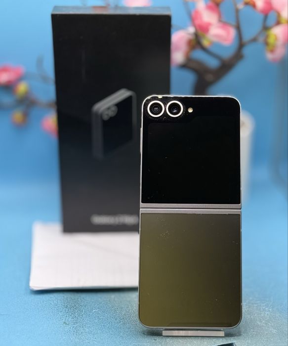 ГАРАНЦИОНЕН! Samsung Galaxy Z Flip6, 12GB RAM, 256GB, 5G, SilverShadow