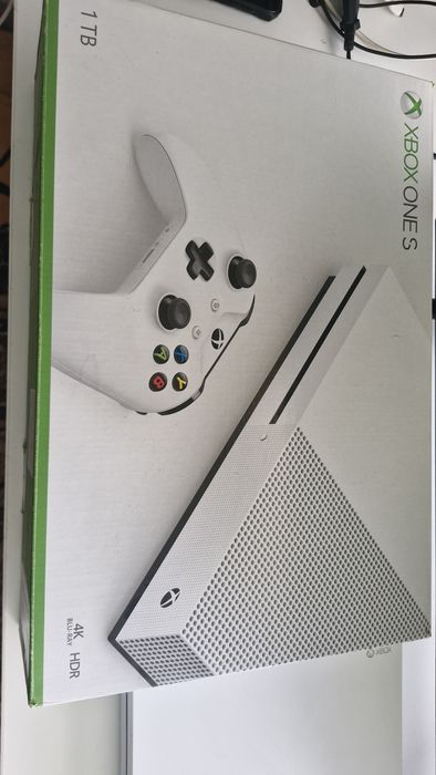 Xbox one s 1TB fără zgârieturi
