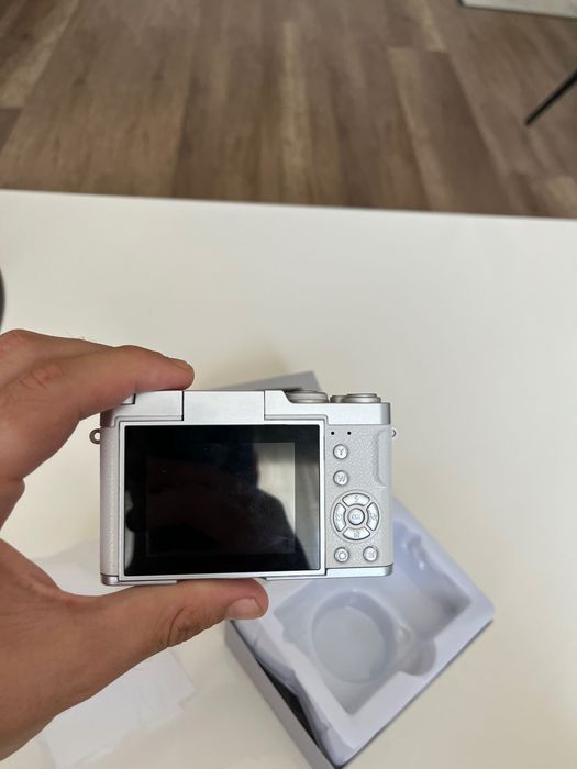 Дигитална Ретро Камера - Чисто Нова Дигитална Y2C Ретро Камера + подарък карта памет 32 ГБ + USB четец