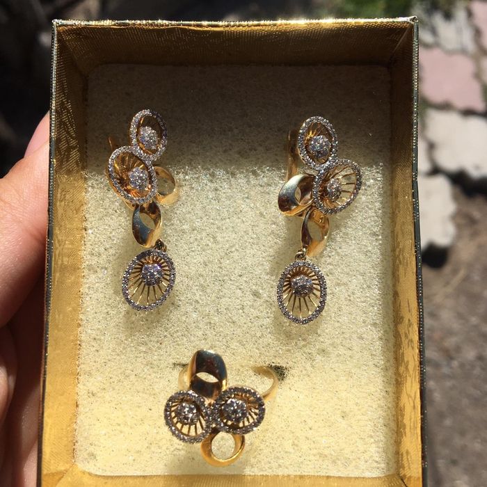 Украшение    585