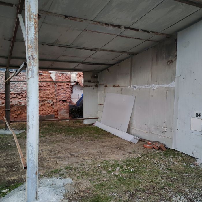 Închiriez convenabil spațiu comercial