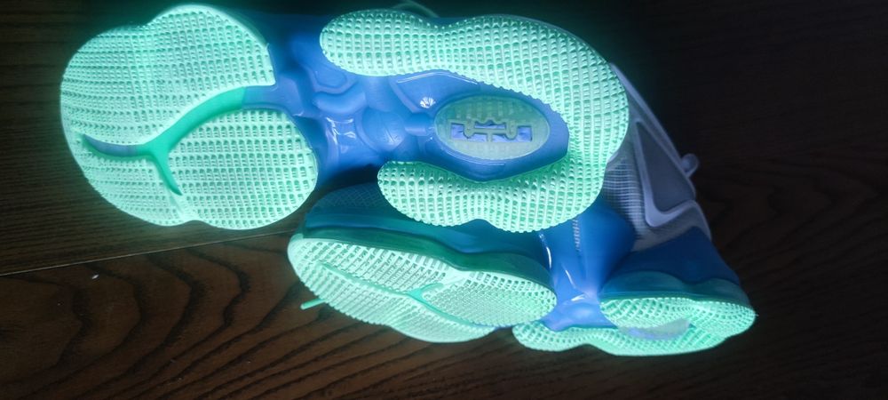 Баскетболни маратонки Nike Lebron