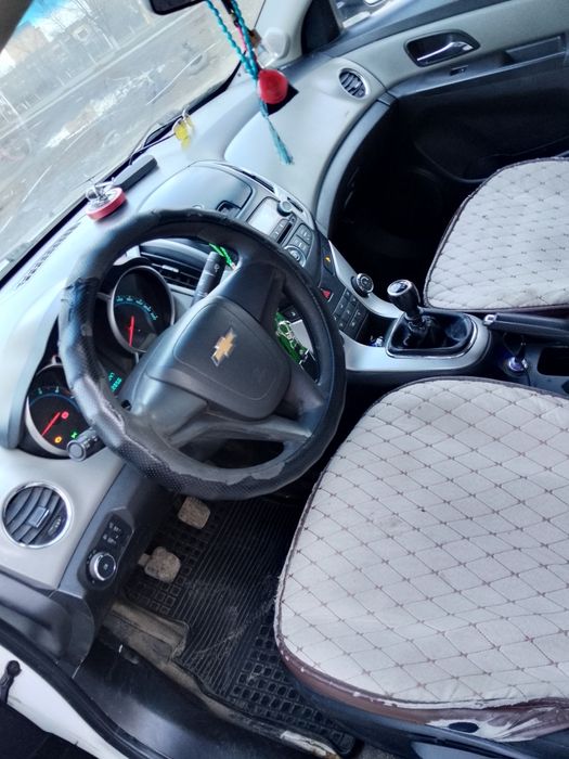 Машина Шевралет круз