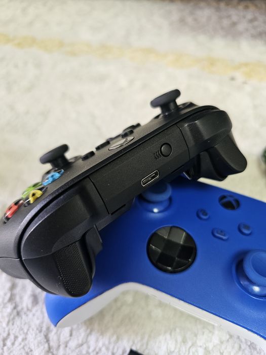 Controller xbox series x/s impecabile  plus acumulatori si cablu incarcare.xbox maneta .
