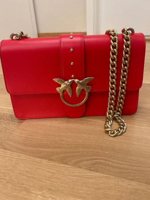 Червена Чанта Пинко със златна верига