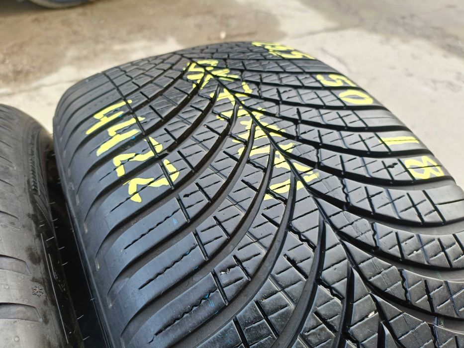 Doua anvelope 235 50 18 goodyear vector 4 seasons profil de 7 mm