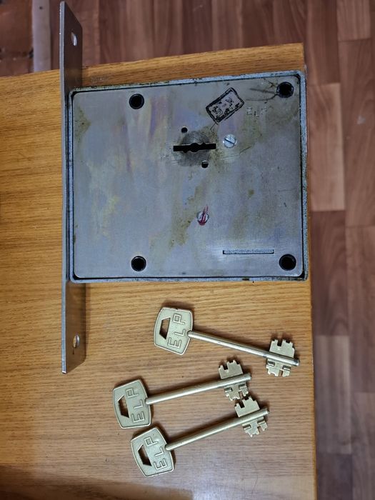 Продам врезной замок